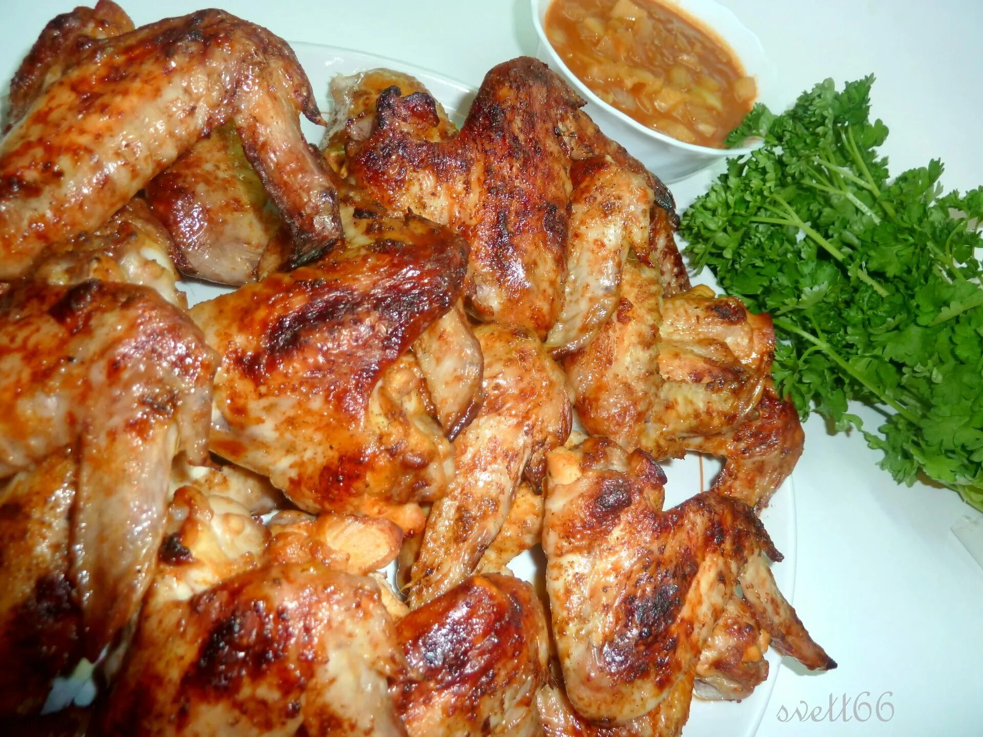 Как вкусно замариновать крылышки для мангала. Крылышки куриные. шашлык крылышки. куриные крылья шашлык. шашлык из куриных крылышек.