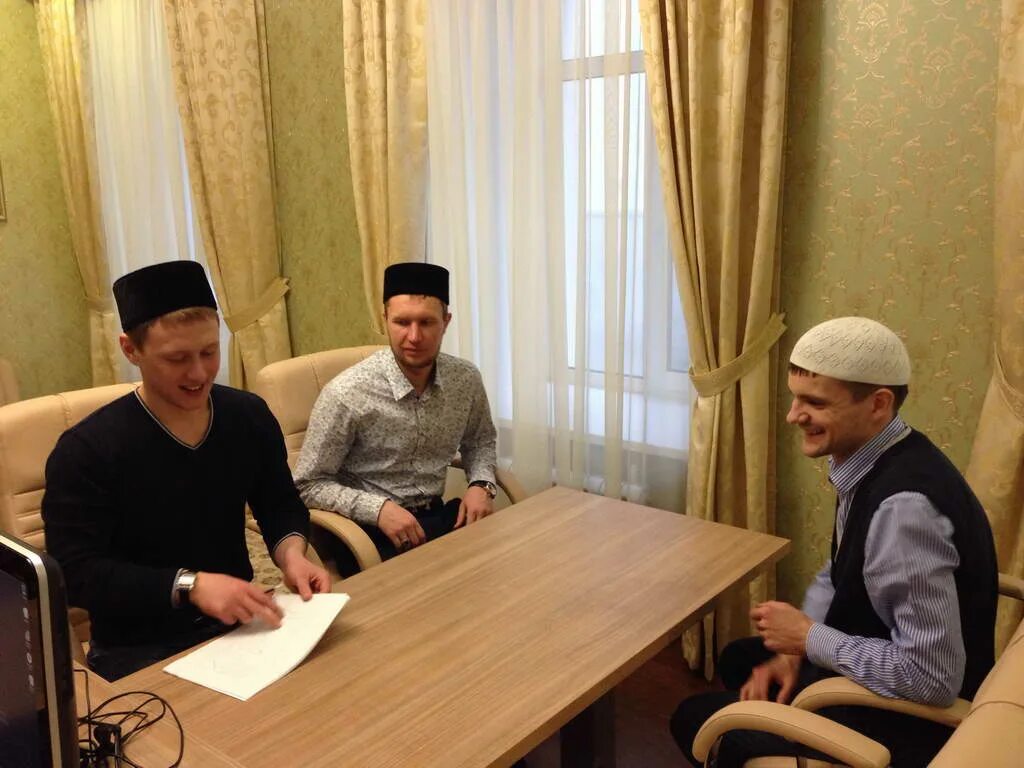 женские мусульманские организации. фитнес в хиджабе. клуб мусульманка. собрание мусульманок. клуб мусульманка.