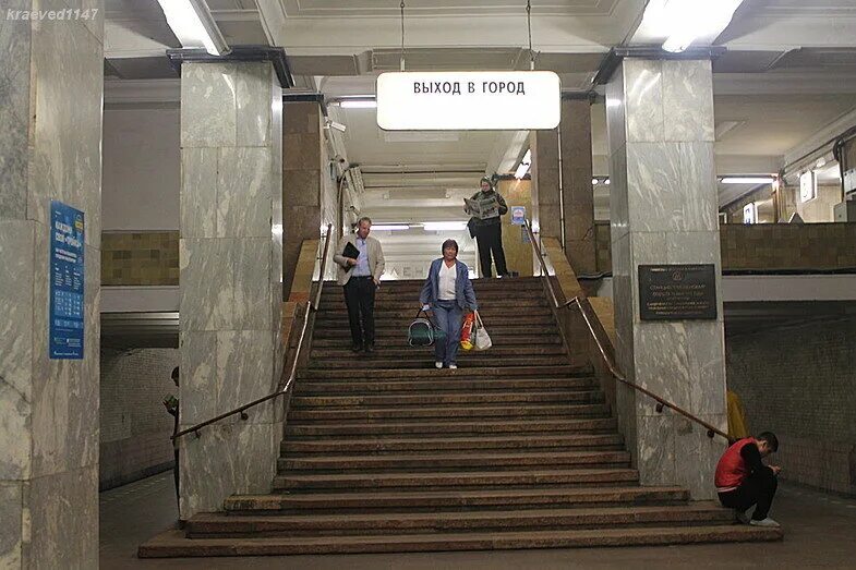 Метро октябрьская парки. Парк Горького станция метро. Метро Кузьминки выходы в город. Метро Горьковская выходы. Метро парк культуры имени Горького.