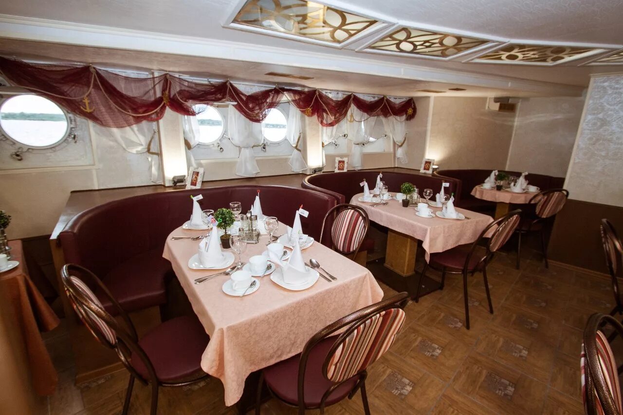 Теплоход гоголь пермь. Теплоход гоголь пермь. Гоголь пермь. В. В.