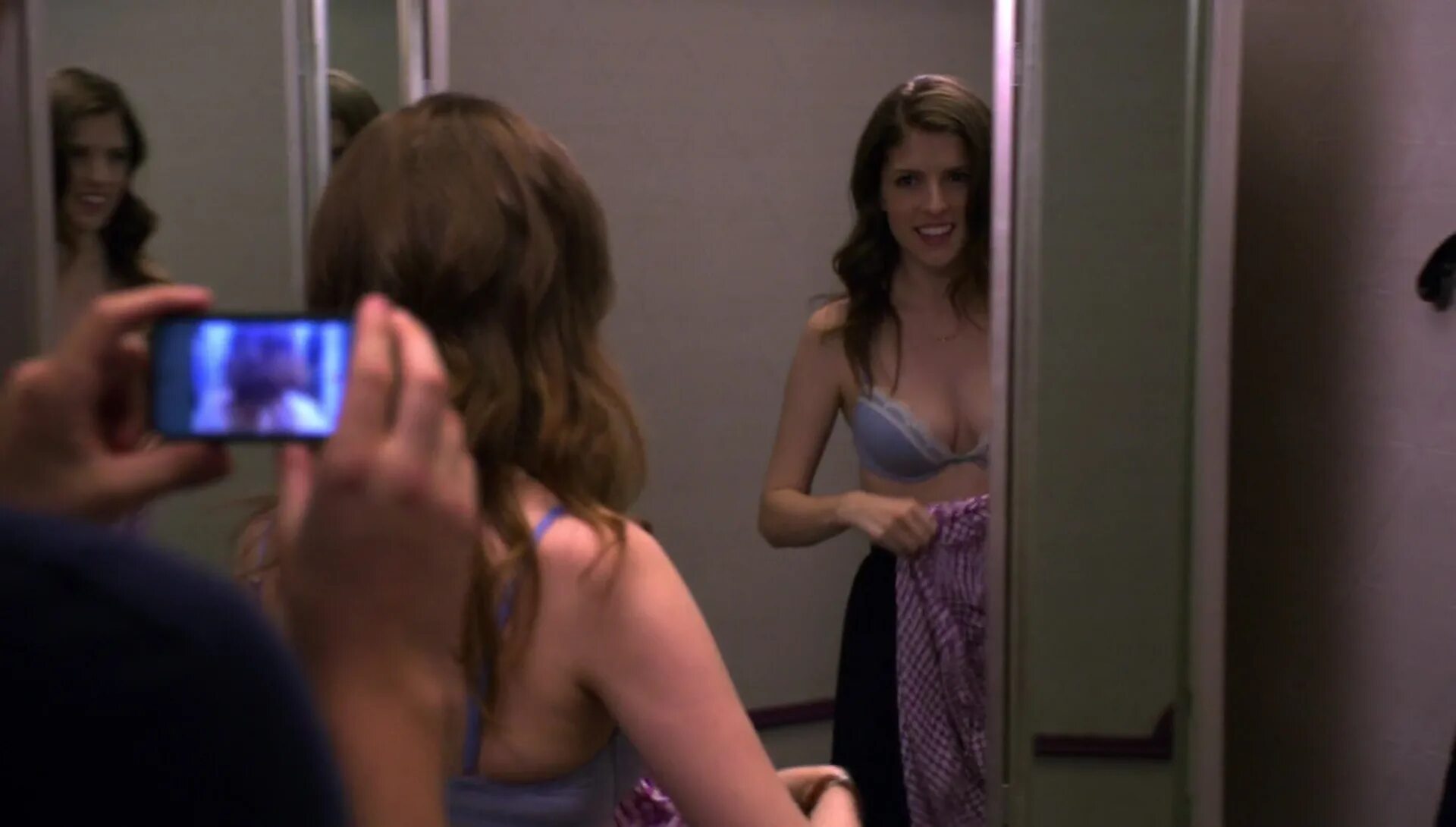 Anna Kendrick Looks Hot in a Pink Dress at the Preview World Premiere of HBO Max