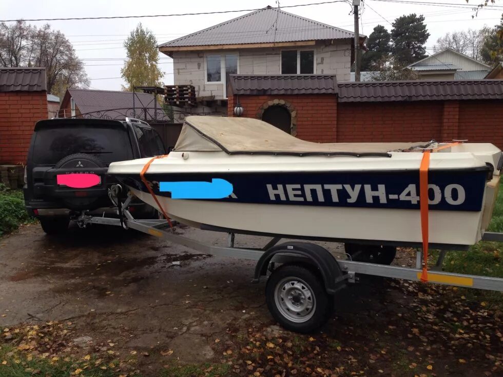 Лодка мотор прицеп. Прицеп для лодки. прицеп для катера. прицеп для моторной лодки. лодка с мотором на прицепе.