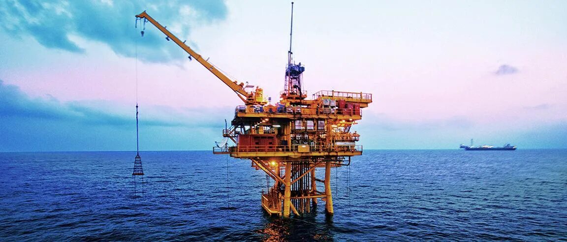 Нефть газ 2016. Нефтяная вышка. Нефть в океане фото. Буровая вышка. Малайзия ГАЗ добыча.