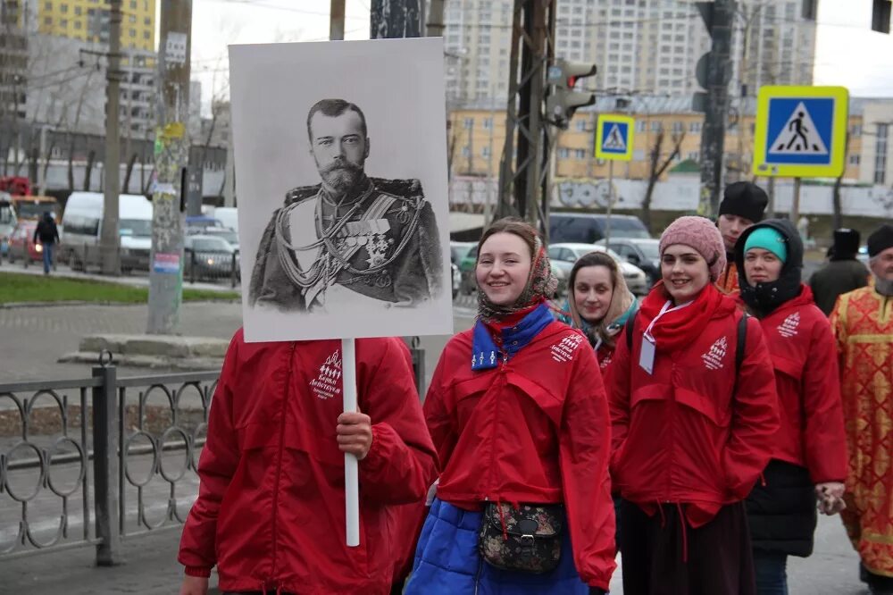 Общественные организации екатеринбург. Волонтеры Екатеринбург. Молодежное движение в Екатеринбурге. Православные молодые волонтёры на крестном ходу. Православное волонтерское движение в Екатеринбурге.