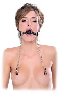 Кляп, соединенный цепью с зажимами для груди Deluxe Ball Gag Nipple Clamps.