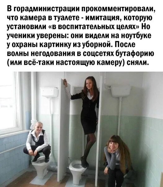 Молодая мама писает в кабинке туалета