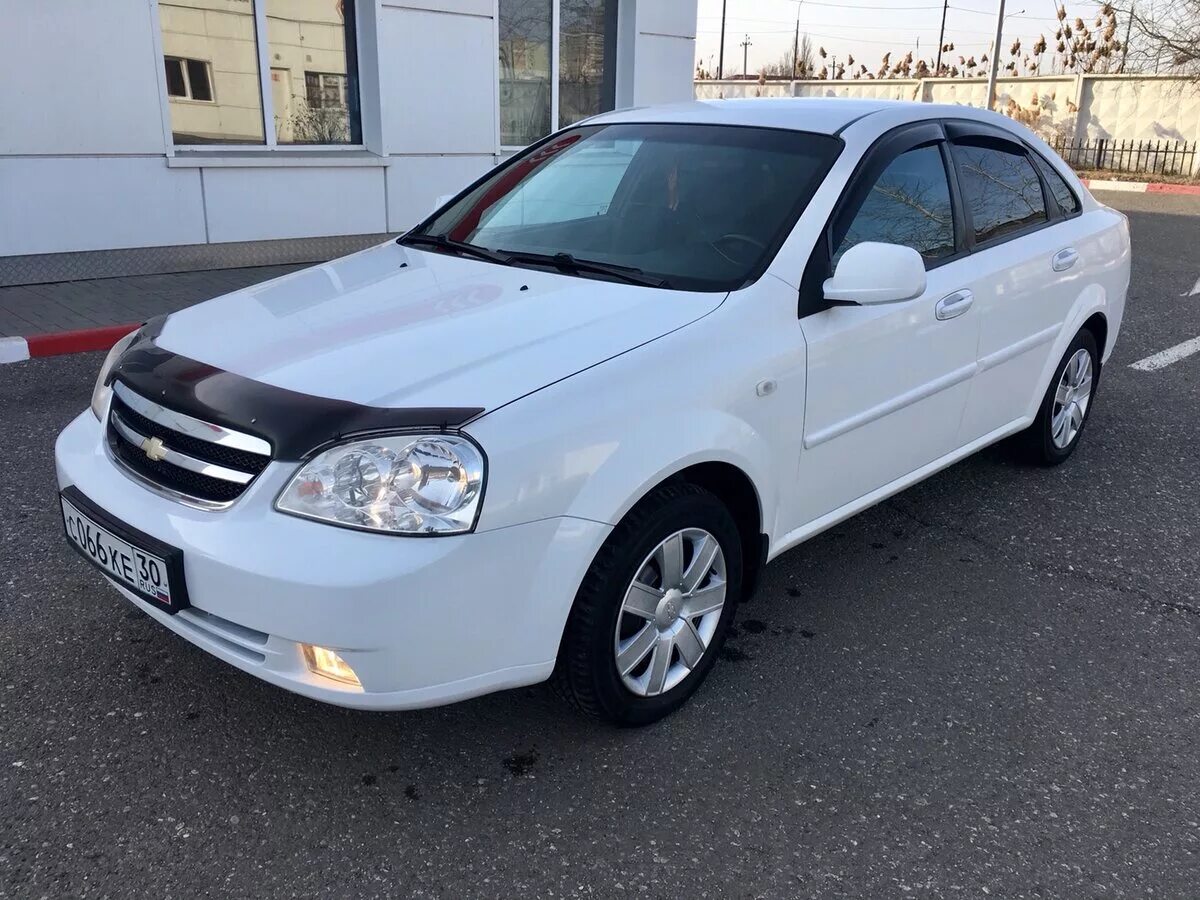 Купить шевроле лачетти в россии. Chevrolet Lacetti 2010 седан. Lacetti 1.6 2010. Шевроле Лачетти белый седан 2010. Шевроле Лачетти седан 1.6 автомат.