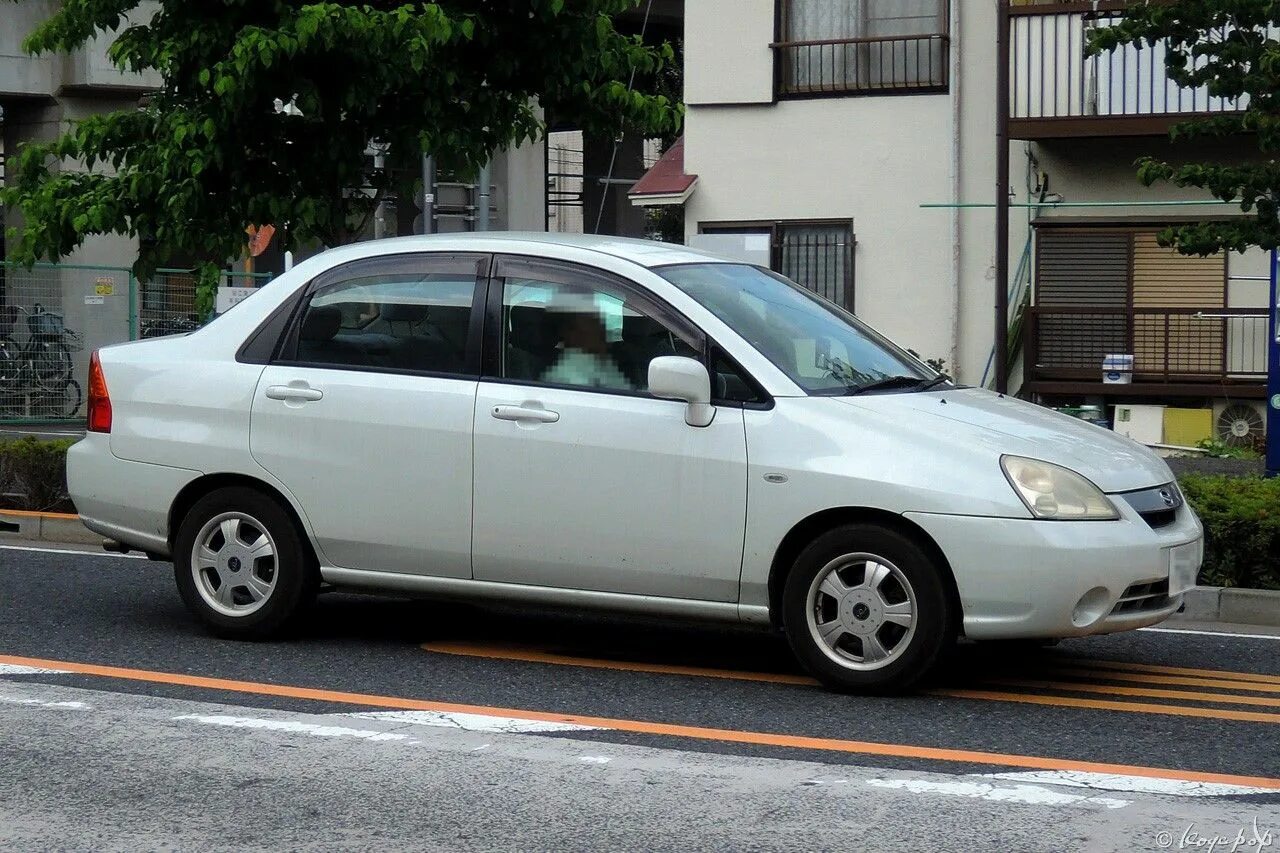 Купить сузуки аерио. Suzuki Aerio 2001. Сузуки Аэро 2001. Сузуки Аэрио 2001 седан.