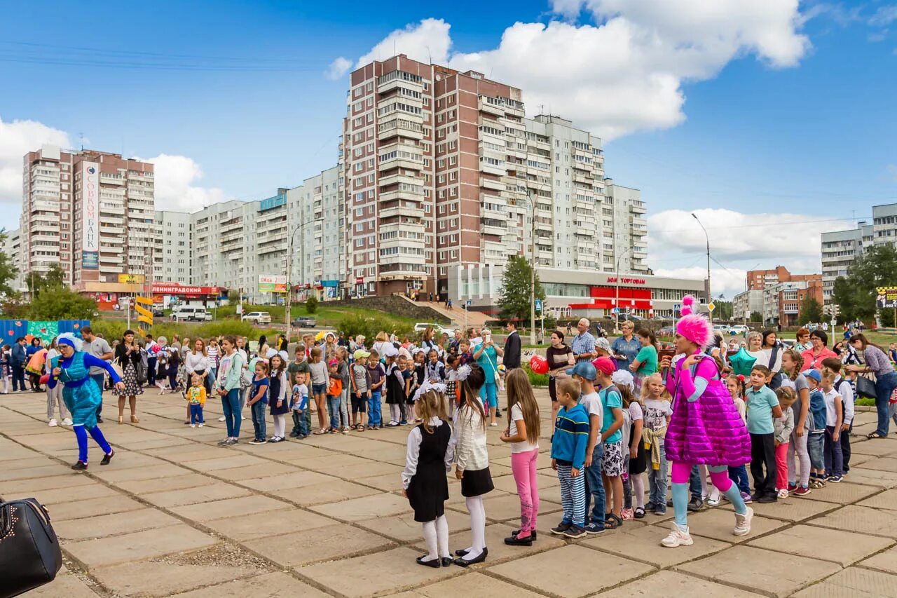 Сайт города усть илимска. Дружба народов 20 город Усть-Илимск. Усть Илимск 2018. Усть-Илимск люди. Праздник города в Усть Илимске.