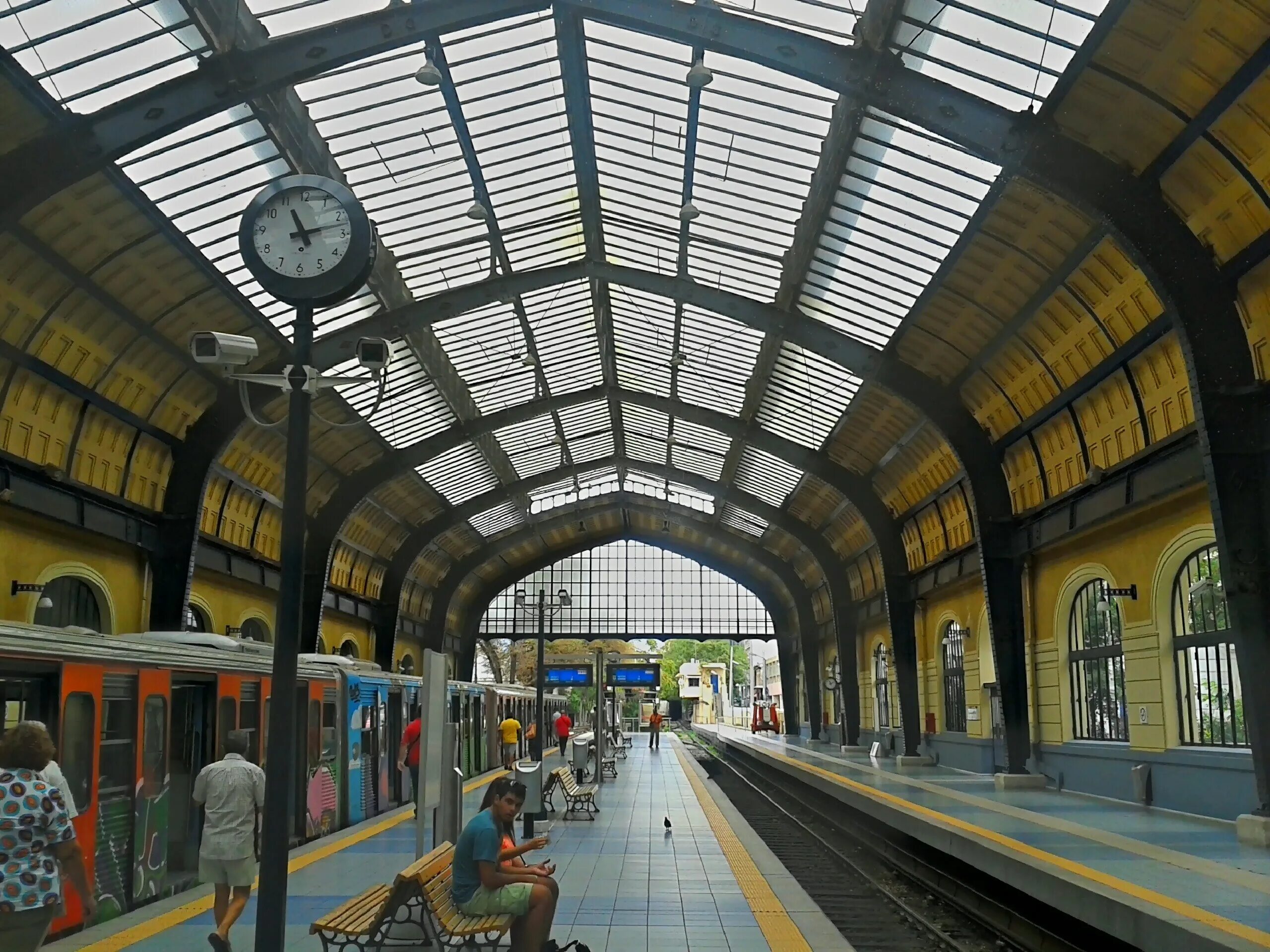 Railway build. Пирей stanciya Metro. Пирей вокзал. Пирей станция метро Греции. Станция вокзала.