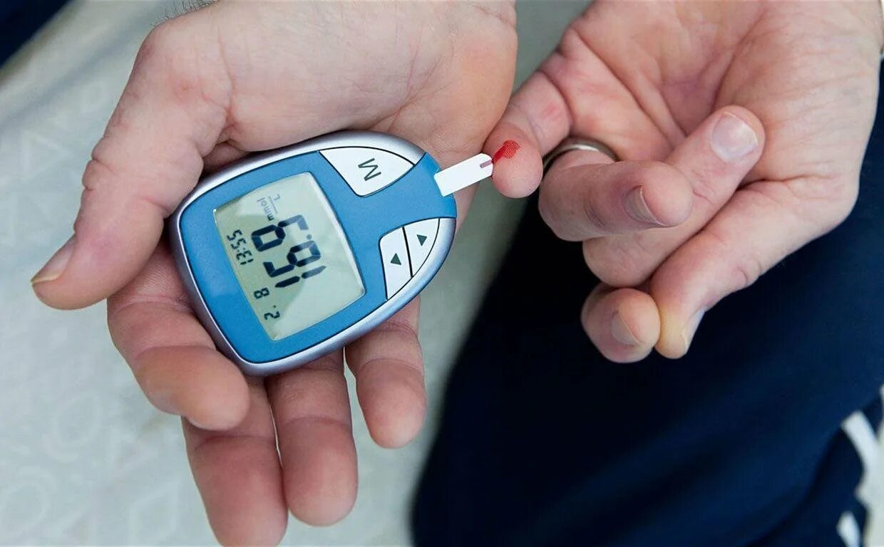 Врач по сахару. Сахарный диабет. Сахарный диабет глюкометр. Повышенный уровень Глюкозы в крови. Диабет высокий сахар.