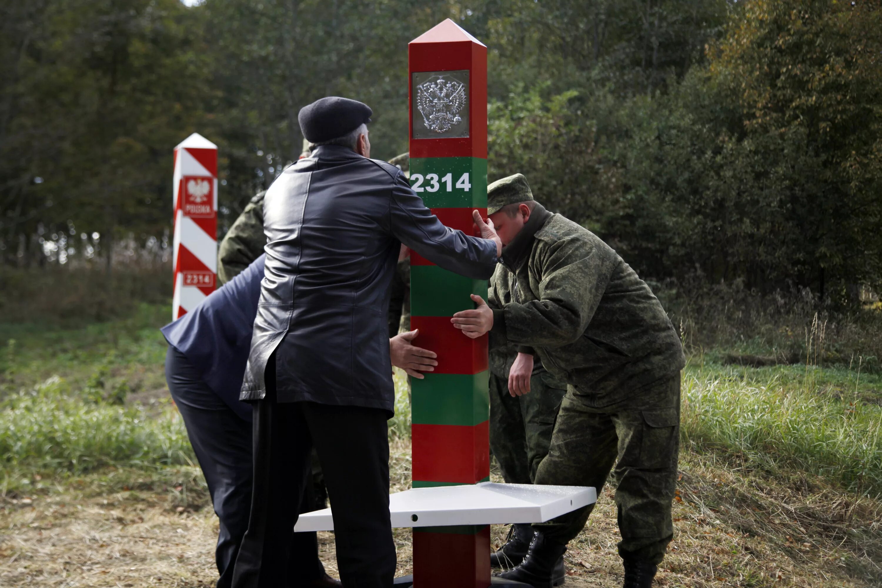 Российская граница новости. Пограничники в Калининграде на границе с Польшей. Пограничный столб Калининград. Пограничники граница СССР Финляндия. Граница России пограничный столб.