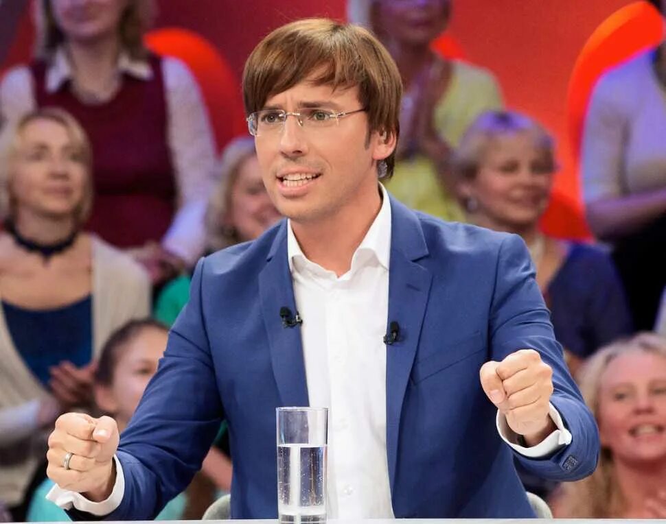 Программа сегодня вечером последний выпуск с цискаридзе. Максим галкин первый канал. юлия меньшова и максим галкин. максим галкин сегодня вечером. юлия меньшова и максим галкин сегодня вечером.