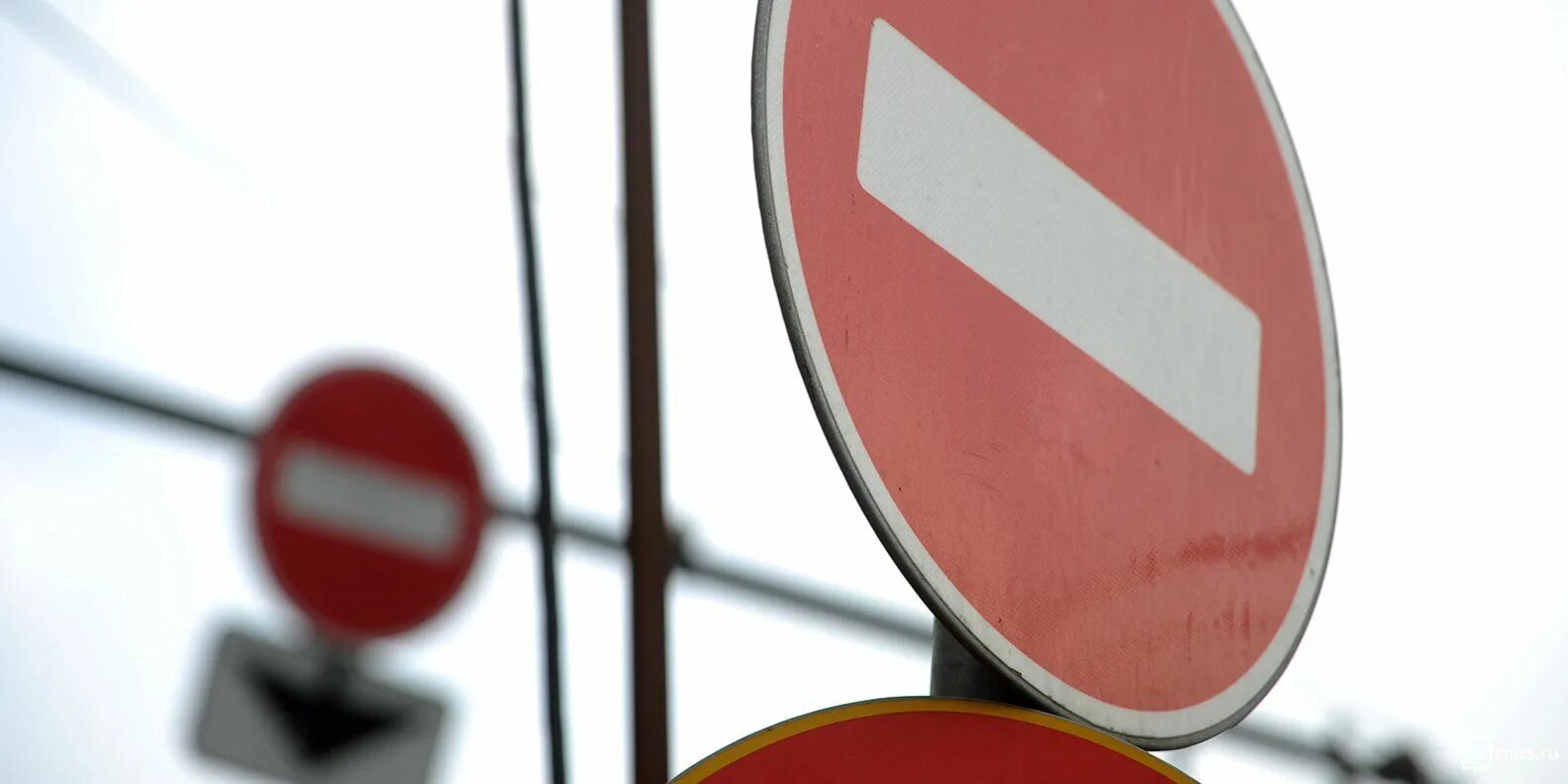 22 августа перекроют движение. Ограничение движения. ограничение движения транспорта. движение закрыто. ограничение дороги.