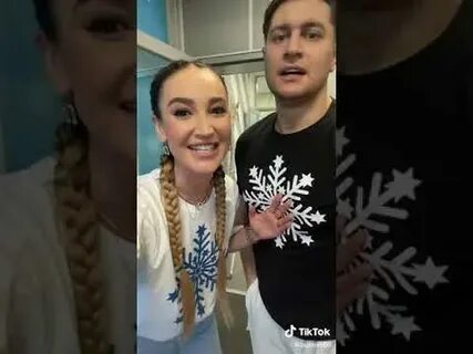 Бузова и дава снежинка