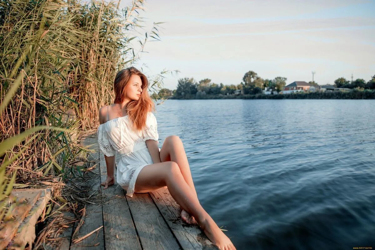 Lake girl. Девушка у реки. Фотосессия в водоеме. Девушка на водоёме фотосессия. Фотосессия у реки.