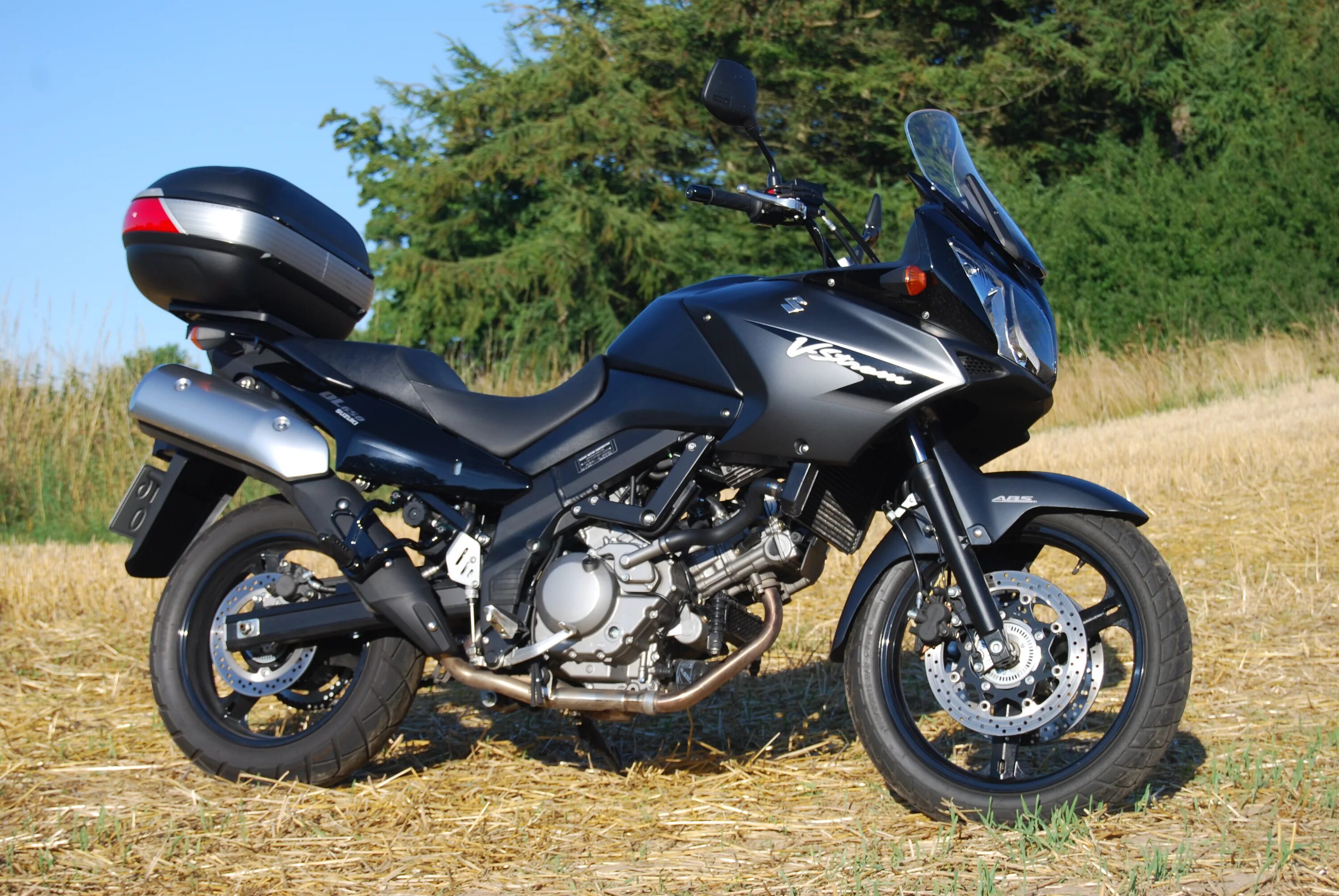 мотоцикл suzuki v-strom 650. Suzuki dl650 v-strom. Suzuki dl650 v-strom. Suzuki v storm 650. сузуки v strom 650.