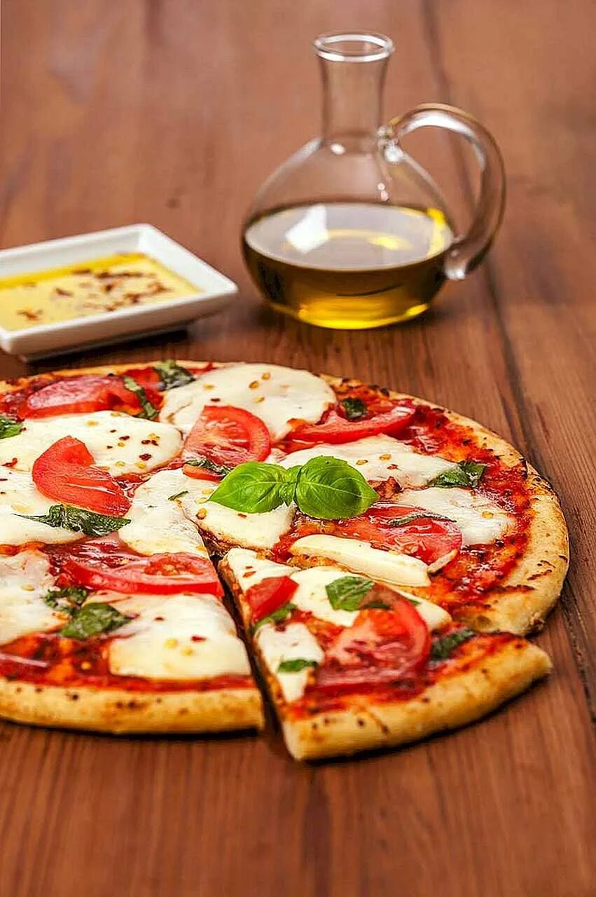 "Пицца". Красивая пицца. Настоящая итальянская пицца. Сочная вкусная пицца. Рецепт идеальной пиццы