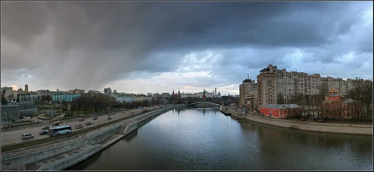 Ветер г москва. Пасмурный город. Пасмурное утро в городе. Пасмурная осень в городе. Пасмурная Москва.