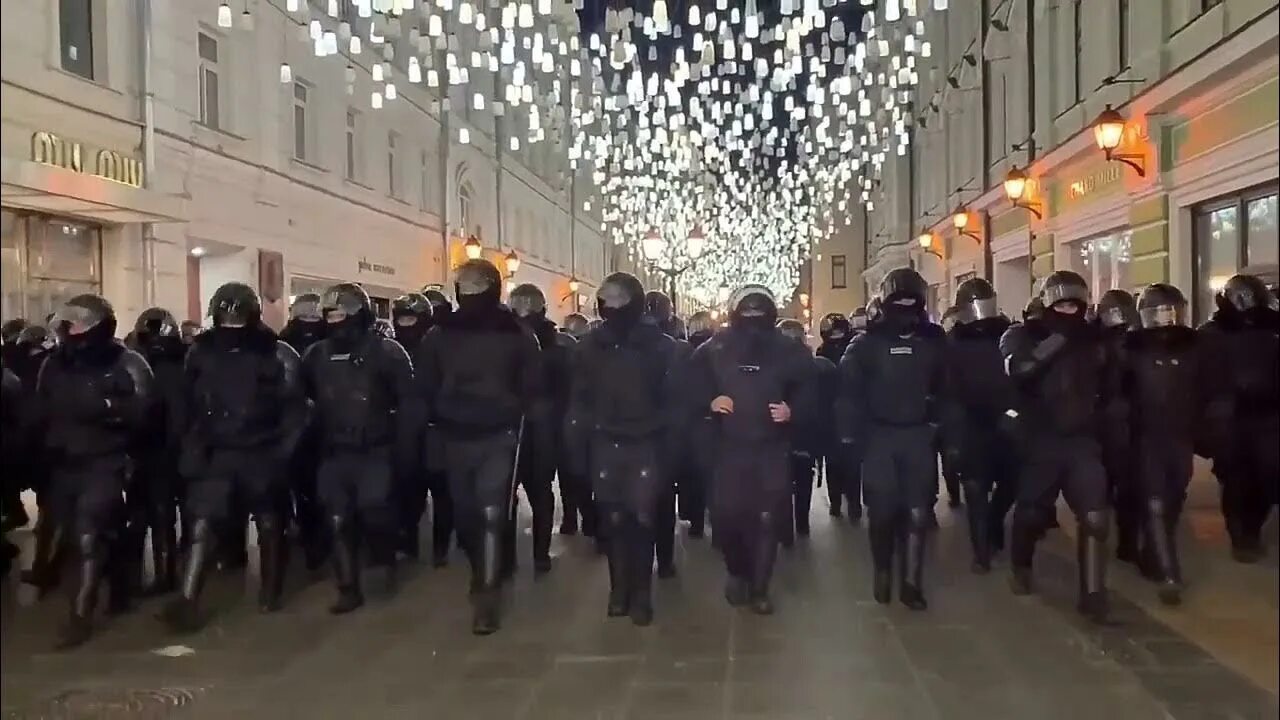 Флешмоб акция. Митинг 03. Митинги в россии. Манежная площадь москва митинг 2011. Митинг 03.