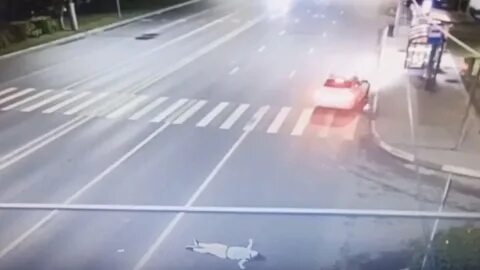 Бросился под машину