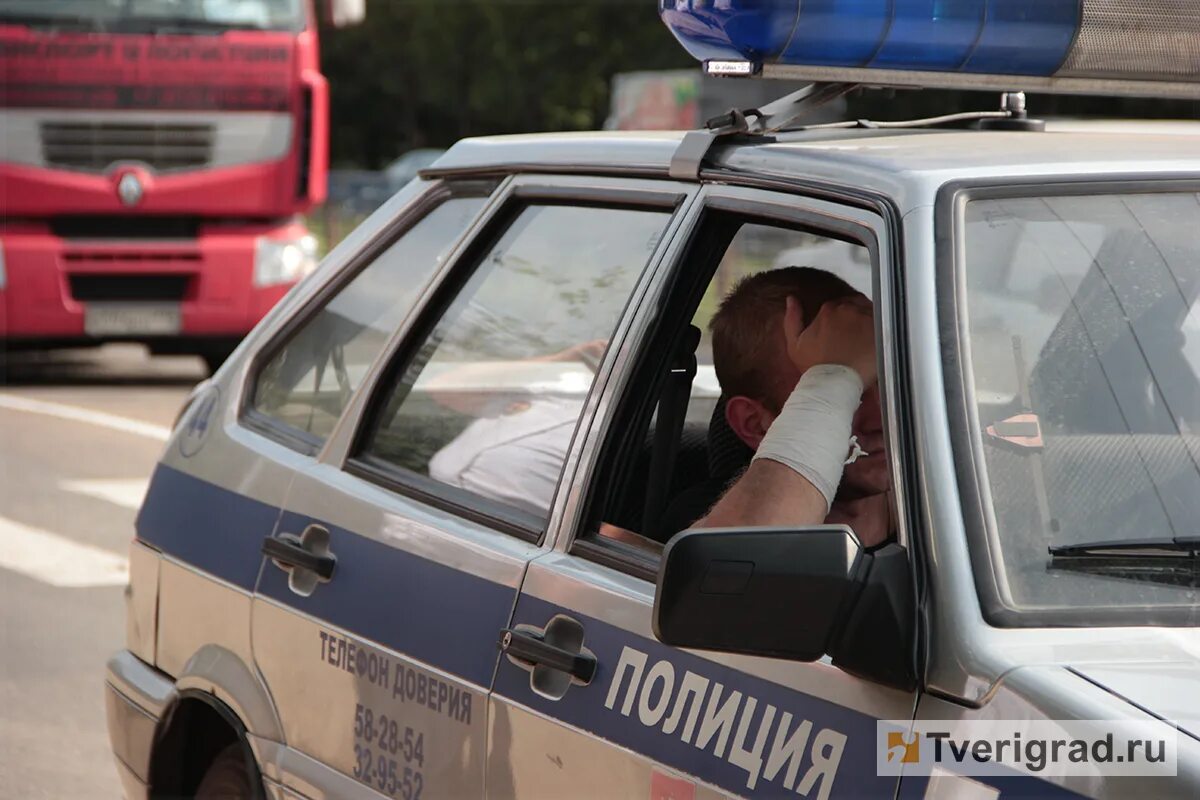 Дпс тверь. Рено логан дпс ночь. Камеры на дорогах. Водитель автомобиля в твери. Водитель автомобиля в твери.