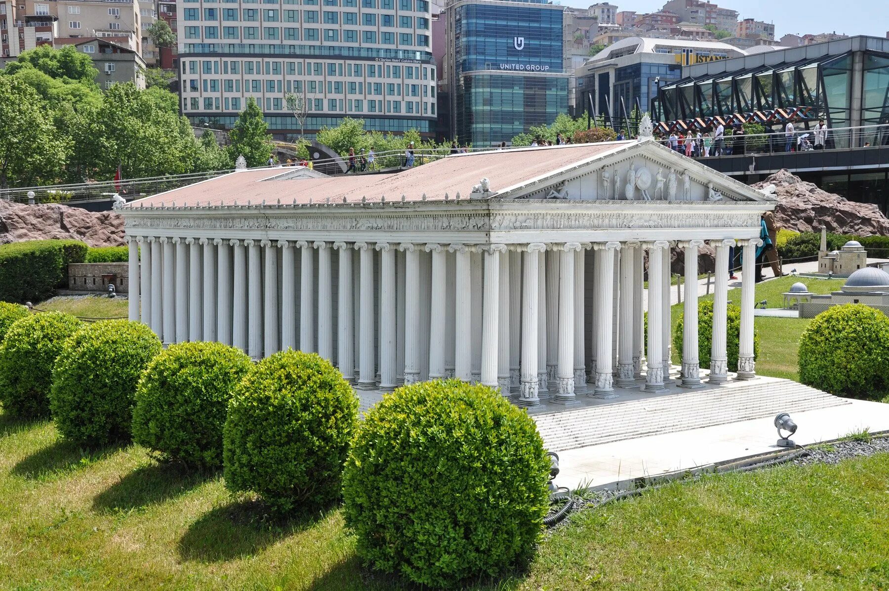 The temple of artemis. Храм Артемиды в Эфесе. Храм Артемиды Эфесской Эфес сейчас. Парк Миниатюрк в Стамбуле храм Артемиды.