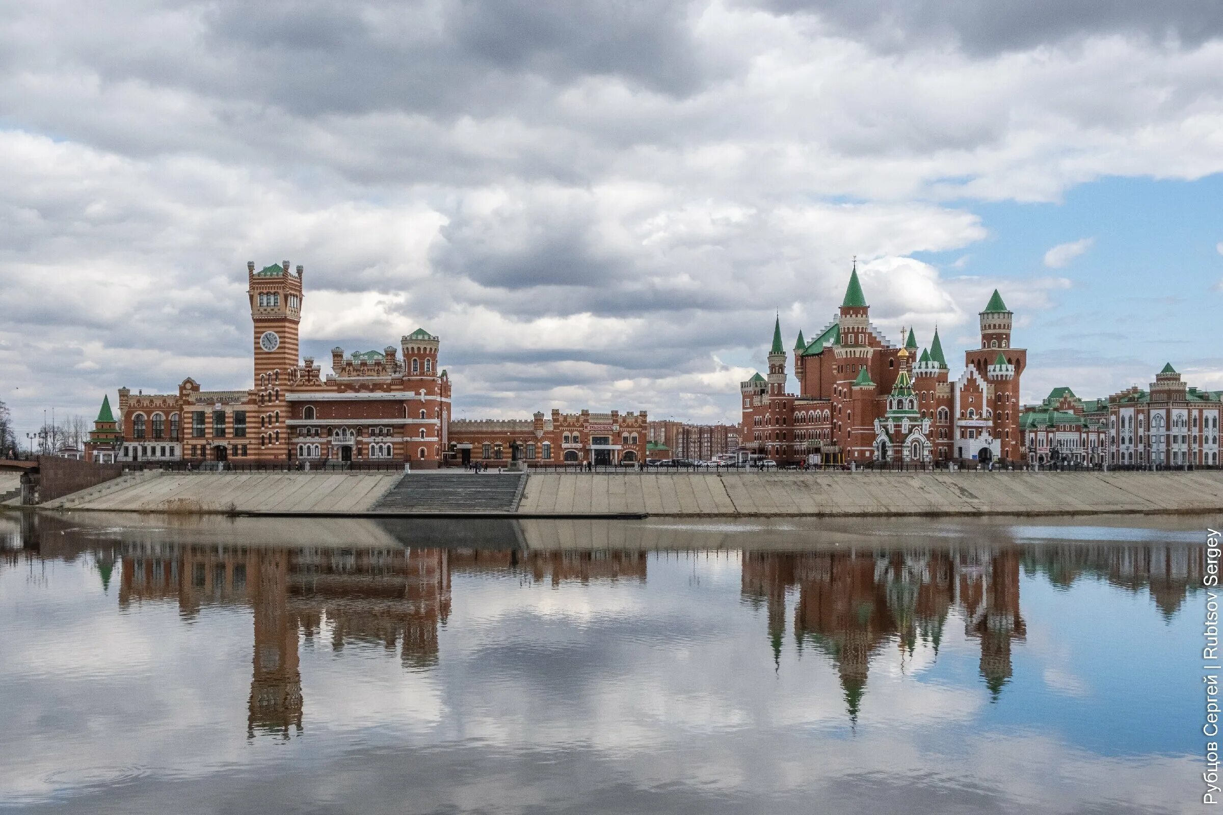 Городской сайт йошкар олы. Брюгге Йошкар-Ола. 12 Апостолов Йошкар-Ола Йошкар-Ола. Йошкар-Ола набережная. Йошкар-Ола набережная Брюгге часы 12 апостолов.