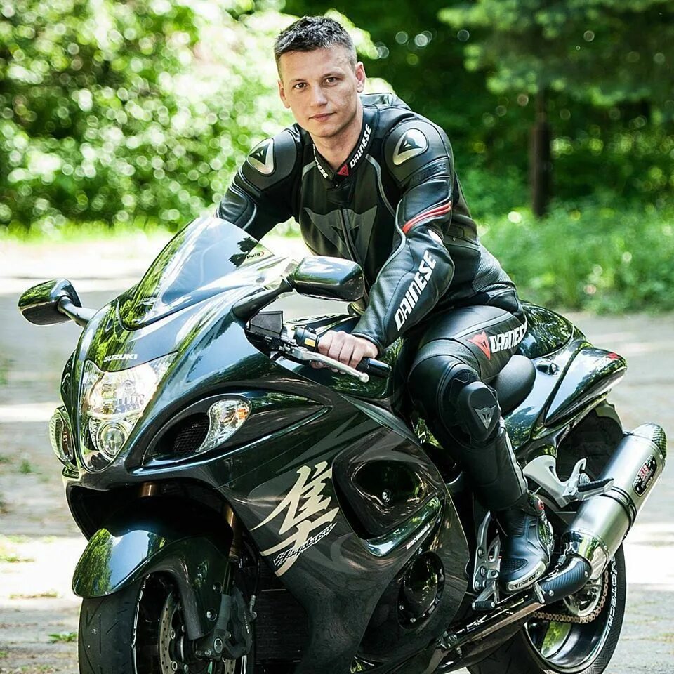 Мужик на мотоцикле фото