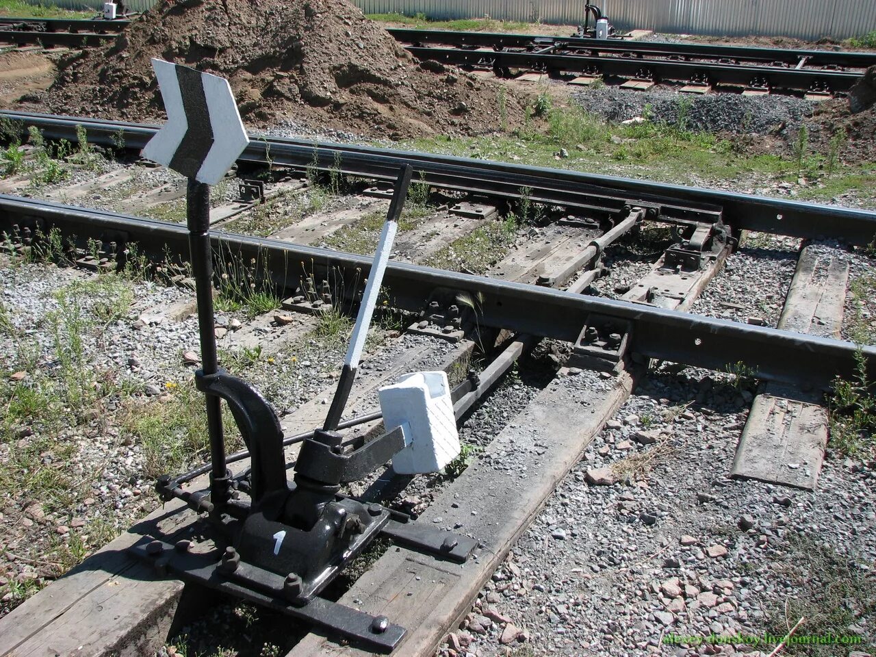 1709. 665131. переводной механизм стрелочного перевода. переводной механизм р65 вес. флюгарка переводной механизм.