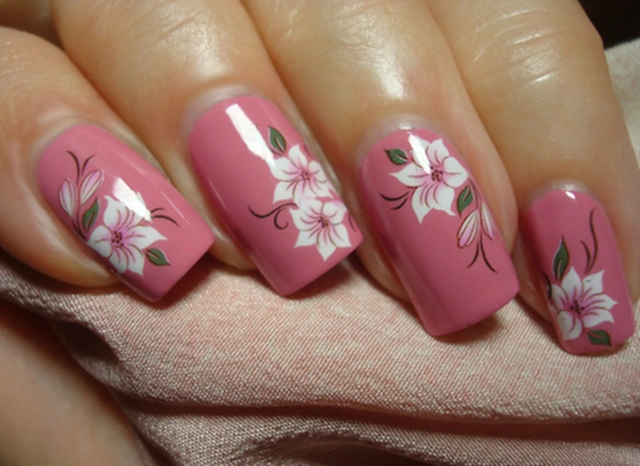 Маникюр цветы. Красивые цветы на ногтях. Ногти с цветочками.