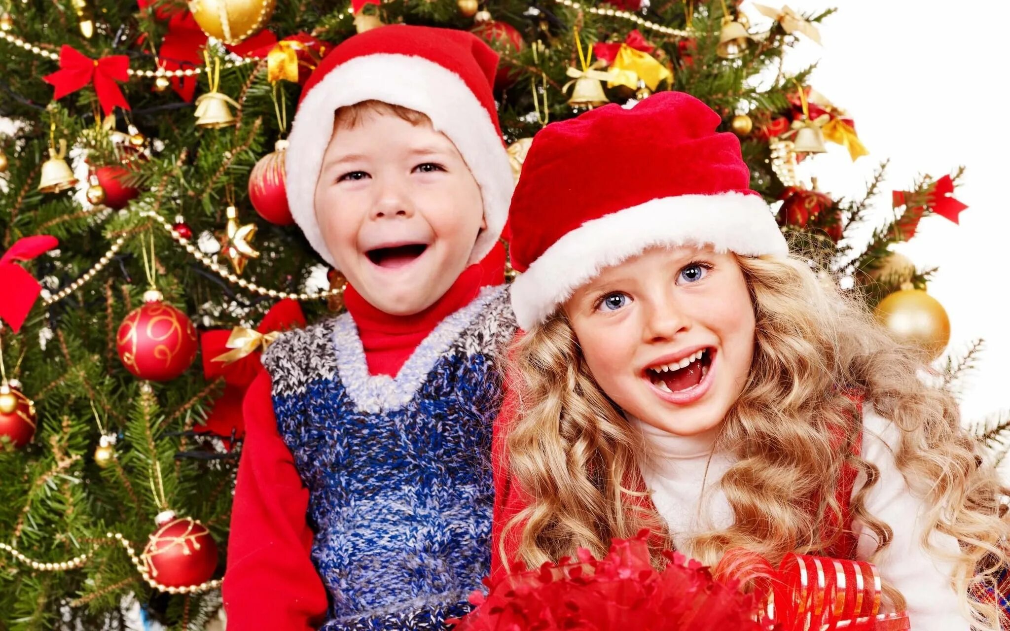 Новый год дети. Елка для детей. Новогодняя елка для детей. Новый год (праздник). Детский новогодний елка