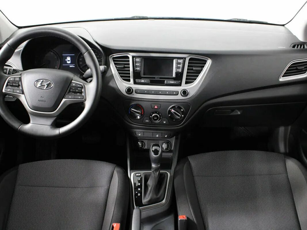 Hyundai solaris салон 360. Солярис какие проблемы. Хендай солярис 1. 6 салон. Hyundai solaris автомат.