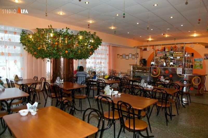 Кафе вятские поляны. Ресторан космос вятские поляны. Ресторан пушкин вятские поляны. Вятские зори вятские поляны. Кафе зимняя вишня вятские поляны.