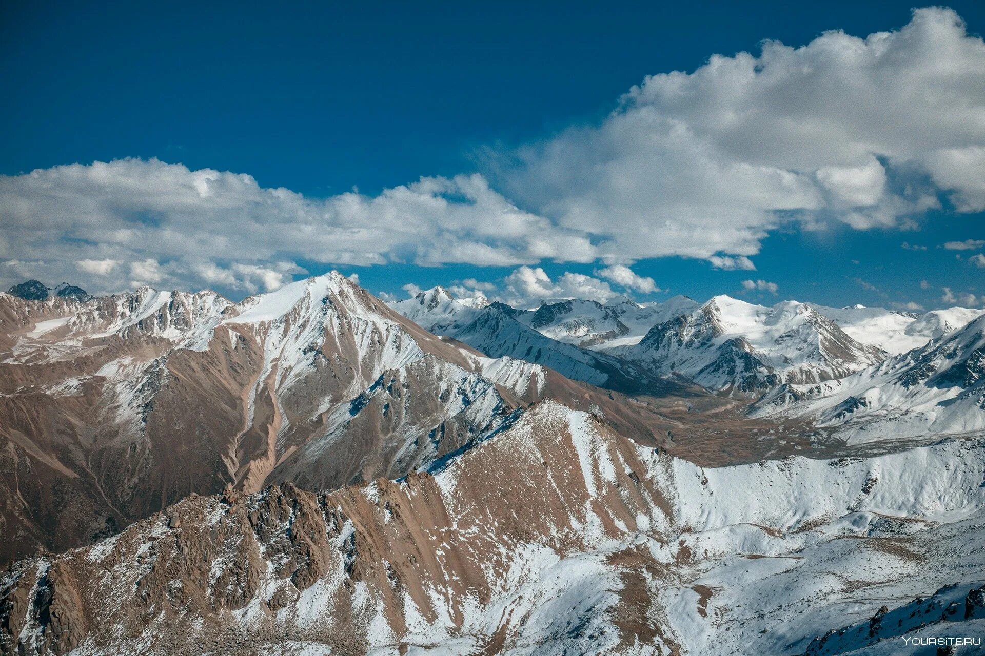Северные вершины. Предгорье Тянь-Шаня Узбекистан. Вершины гор Тянь Шань. Горы Тянь Шань в Узбекистане. Эльбрус Тянь-Шань.
