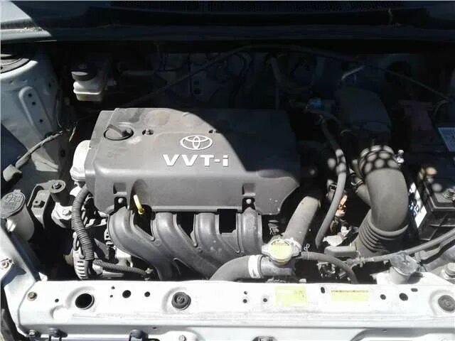 Двигатель тойота витц 1.3. Toyota Vitz 2nz Fe. Мотор для Тойота Витц 2002. Тойота Витц 2 двигатель. Toyota Vitz ncp10.