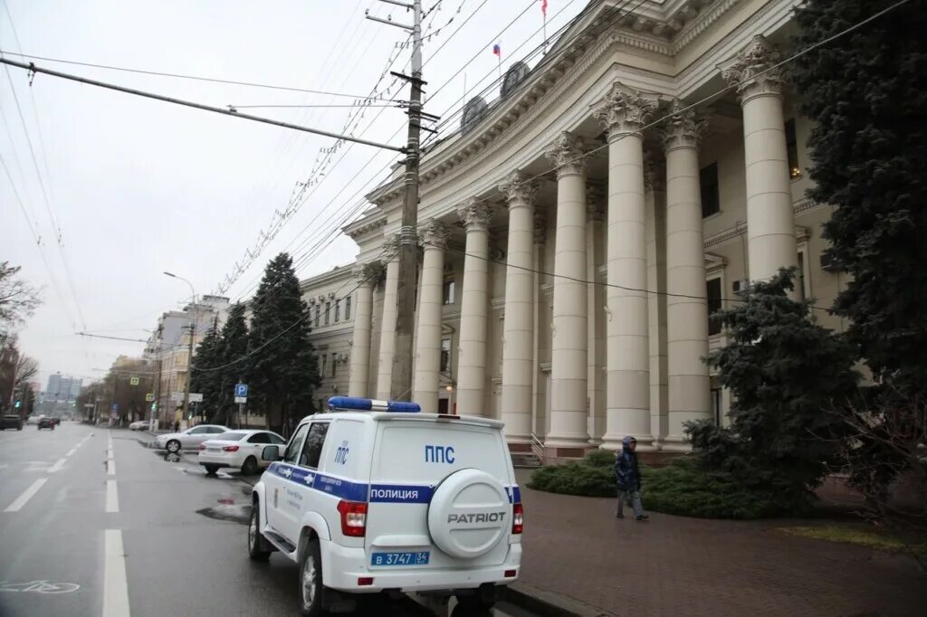 Городская и областная дума волгограда. Здание волгоградской областной думы. Здание волгоградской городской думы. Волгоградская дума волгоград. Волгоград здание правительства.