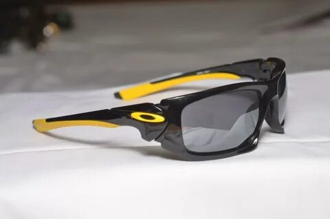 Oakley signs kw