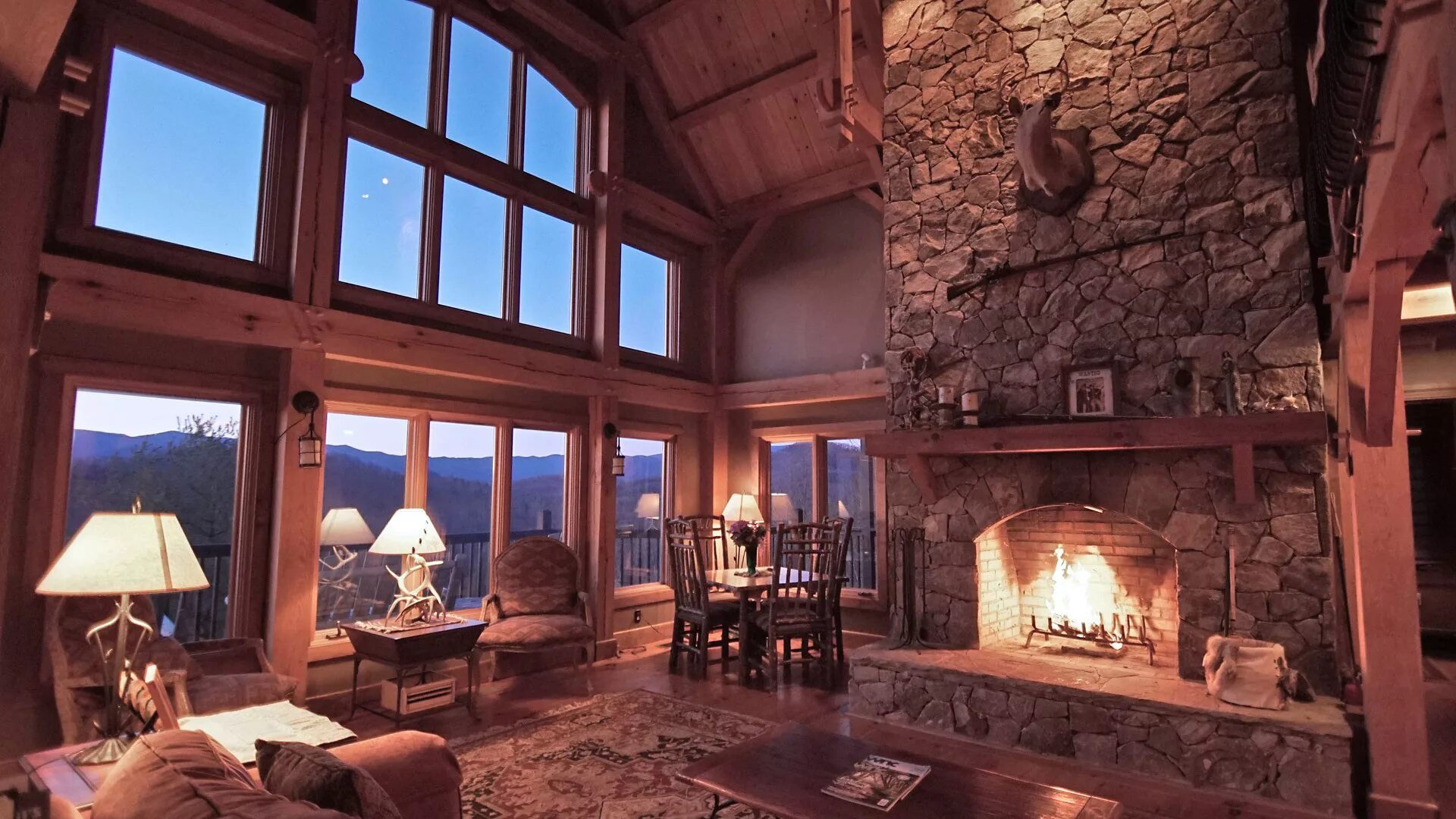 уютная комната. уютный домик с камином. уютный интерьер. шале chalet papillon courchevel. уютная комната с камином.