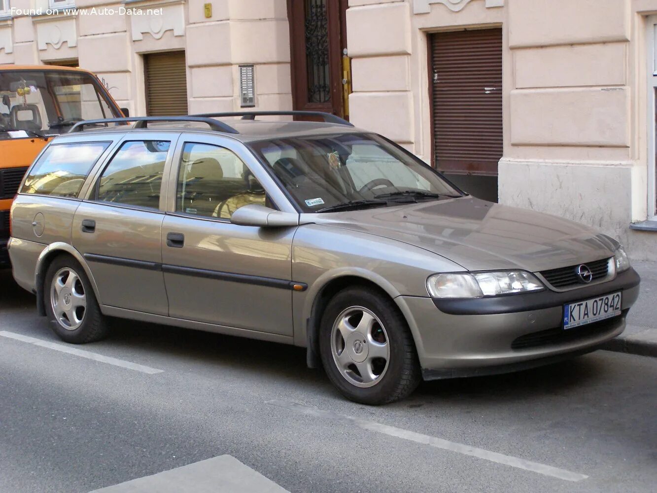 Опель 1999 универсал. Opel Vectra Caravan 1997. Opel Vectra Caravan 1998. Opel Vectra b 1998 универсал. Opel Vectra Caravan 2000.