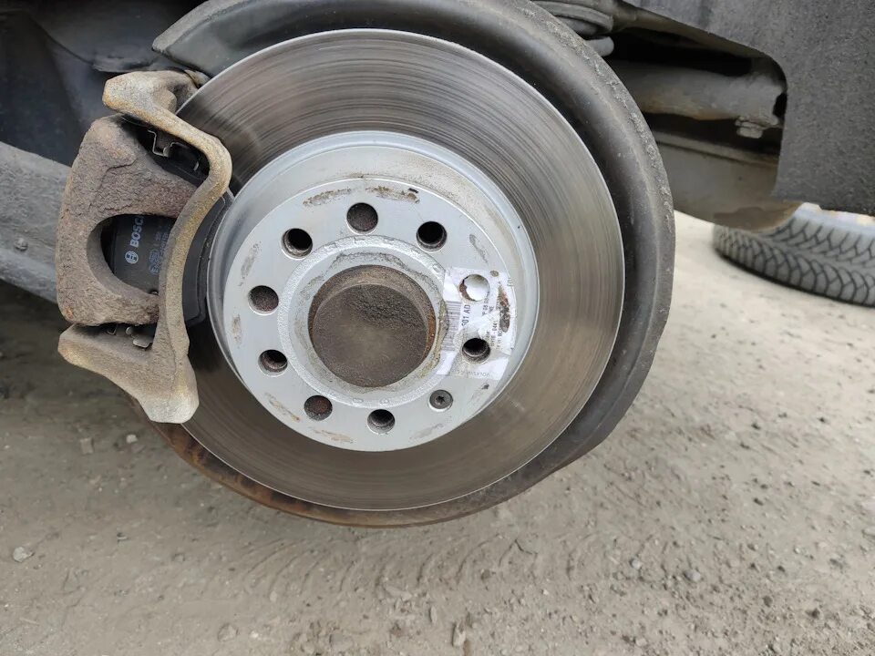 Задние тормозные диски тигуан 2. Колодки 06133. Задние тормозные колодки фольксваген тигуан 2. Задние тормозные диски тигуан. Тигуан 2 задние тормозные диски.