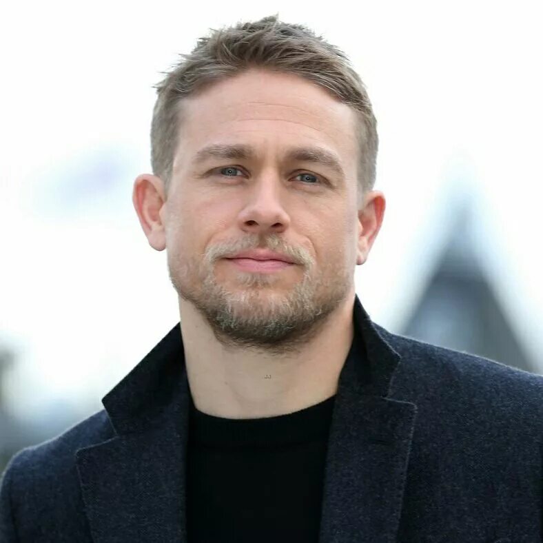 Charlie hunnam. Чарли Ханнэм. Ханнэм Чарли Ханнэм. Чарли Ханнэм фото. Чарли Ханнэм рост.