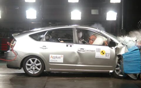 Самые крепкие автомобили при аварии