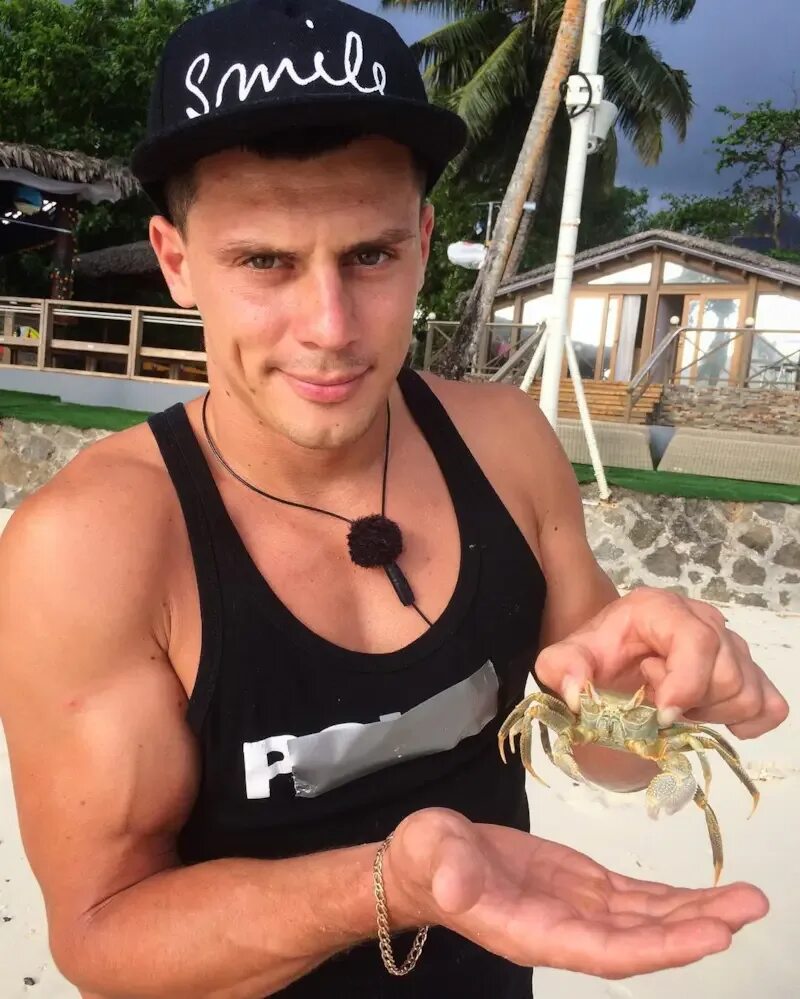 Барзиков и куксенко. Ваня барзиков фото. Сторис барзикова. Ваня барзиков стрижка. Ваня барзиков дом 2.