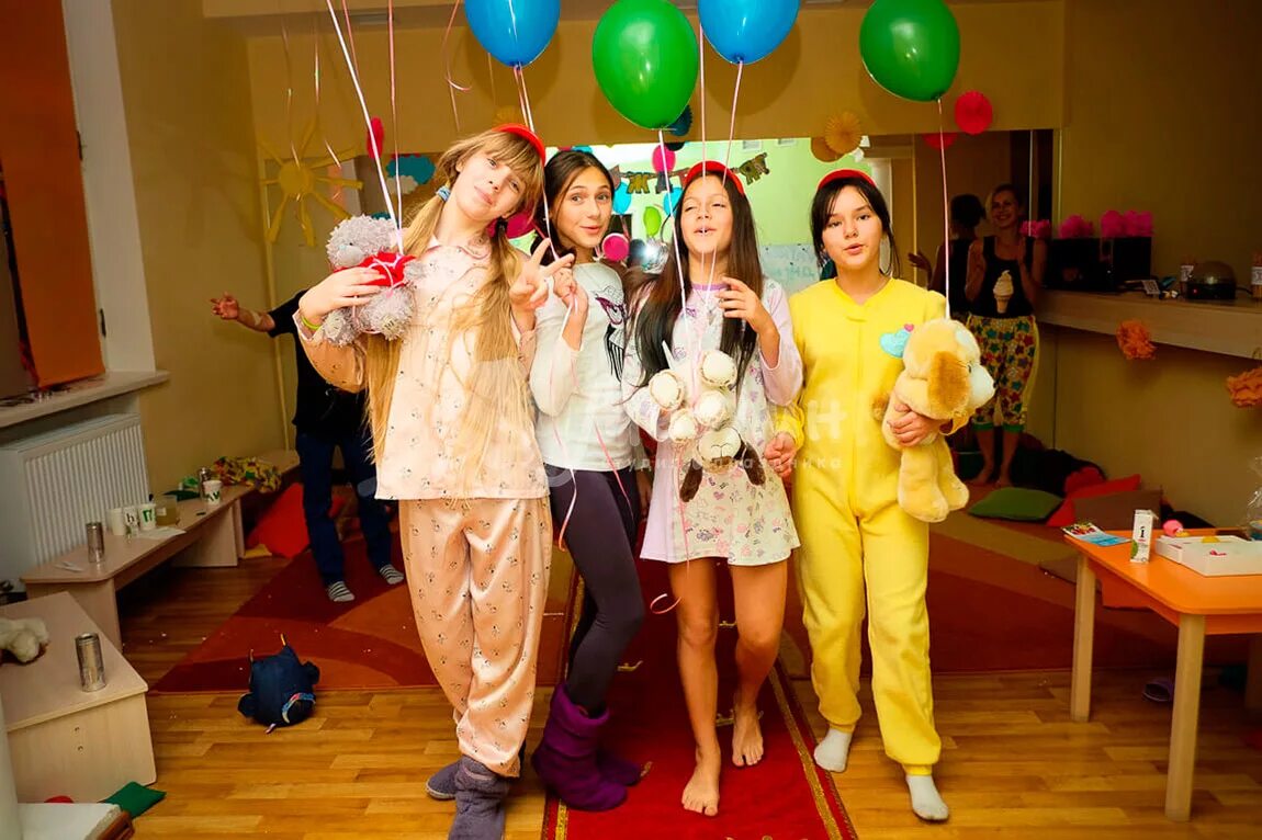 вечеринка в стиле пижамная вечеринка. пижамная вечеринка фотозона. корпоратив в стиле пижамной вечеринки. день рождения в пижамном стиле. стилизованная вечеринка.