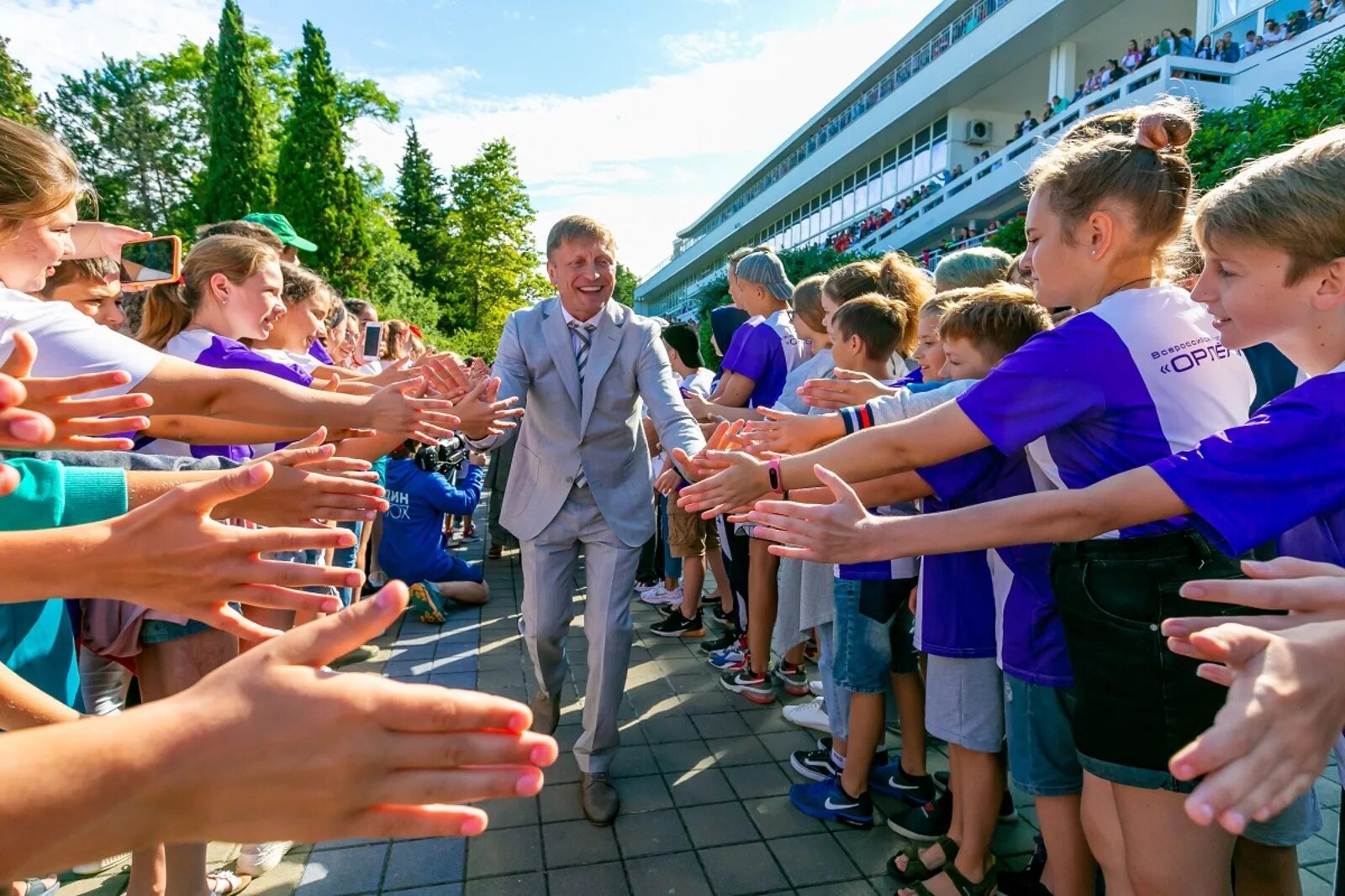 Лагерь орленок киров. Лагерь для детей орленок. Вдц орленок вожатые. Орлёнок детский лагерь краснодарский край всероссийский. Оздоровительный лагерь.