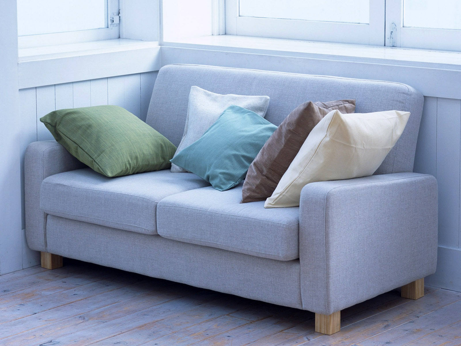 Мебель маленькие диваны. Маленький диван. Диван с мягкими подушками. Подушка для дивана. Маленький диванчик.
