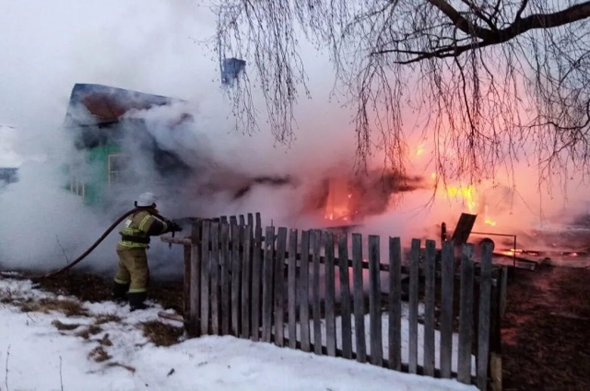 Пожар Адзитарово Кармаскалинский. Ибрагимово Кармаскалинский район пожар. Пожар в частном доме. Пожар зимой.