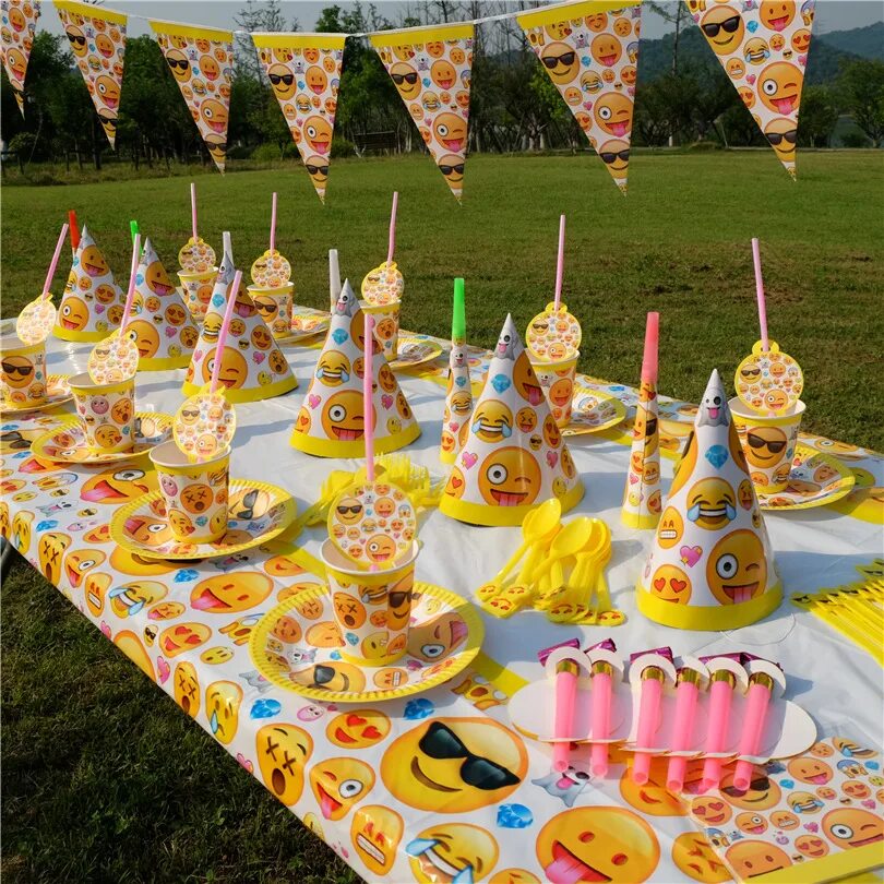 день рождения 8 лет девочке стол. красивый стол на день рождения ребенка. украшение стола на детский праздник. украшение детского стола на день рождения. праздничный стол на день рождения.