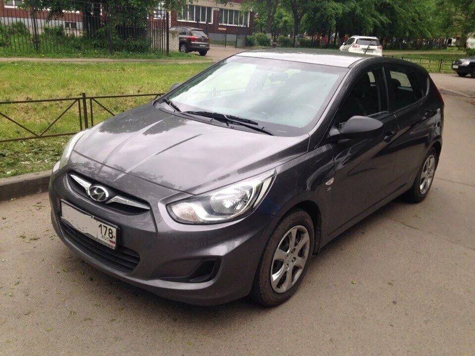 Hyundai Solaris 2013. Хёндай Солярис 2013 хэчбек. Hyundai Solaris 1.6 at. Hyundai Solaris 2013 1.6.